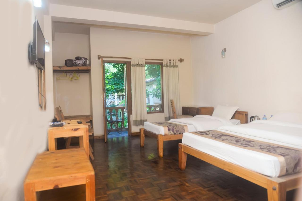Chitwan Paradise Hotel Саураха Екстер'єр фото
