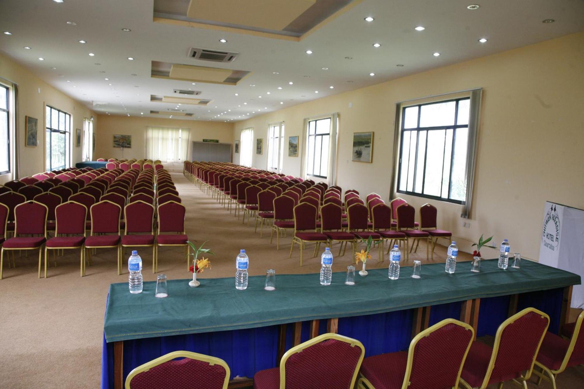 Chitwan Paradise Hotel Саураха Екстер'єр фото