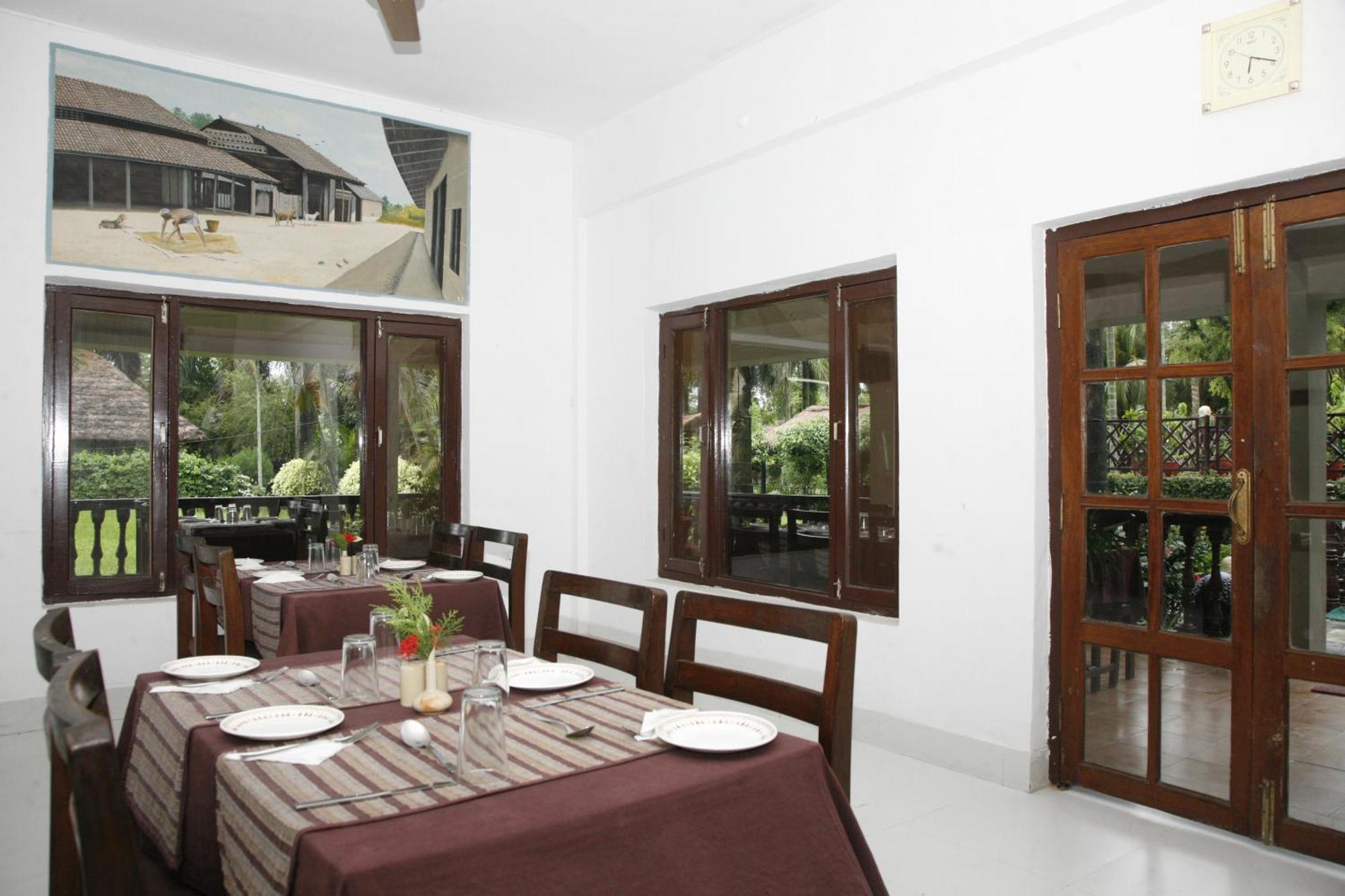Chitwan Paradise Hotel Саураха Екстер'єр фото