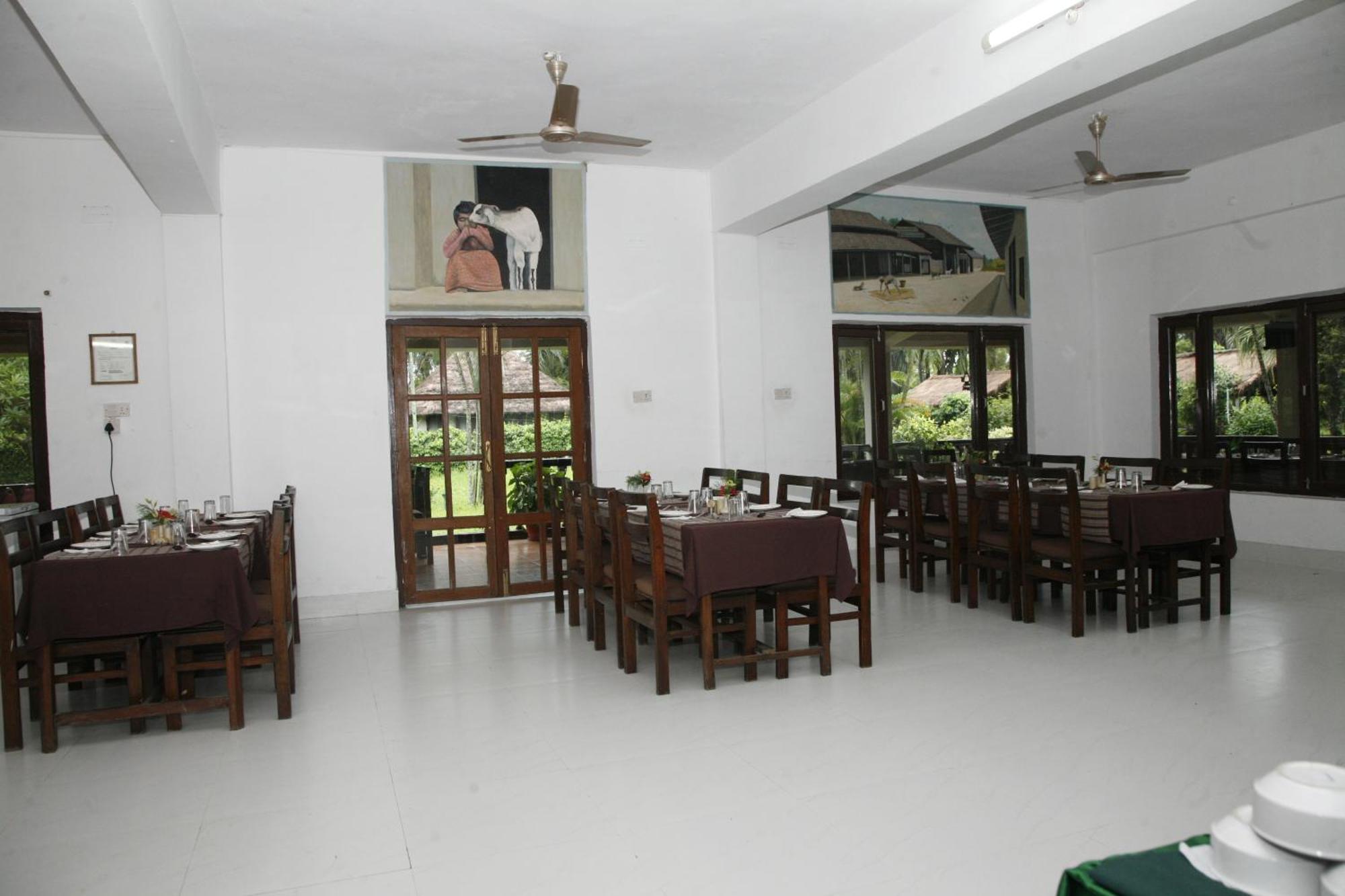 Chitwan Paradise Hotel Саураха Екстер'єр фото