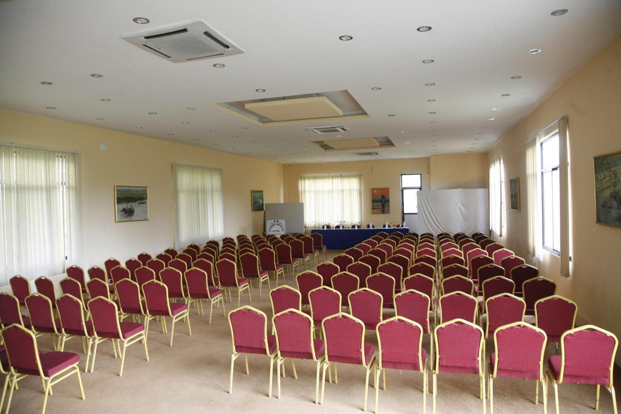 Chitwan Paradise Hotel Саураха Екстер'єр фото