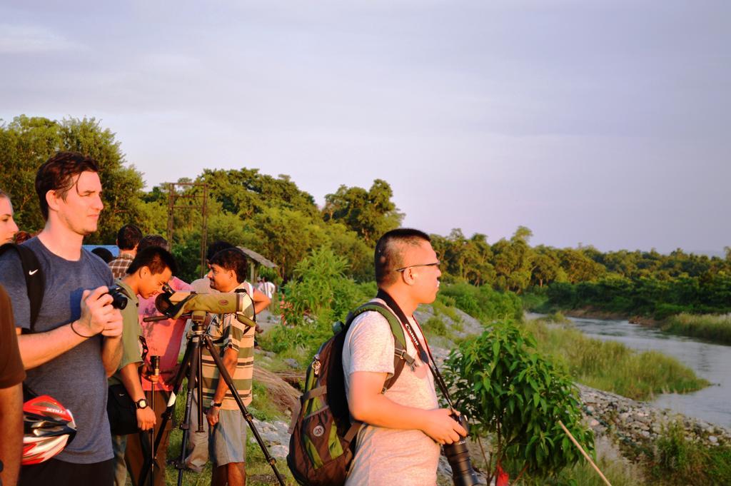 Chitwan Paradise Hotel Саураха Екстер'єр фото