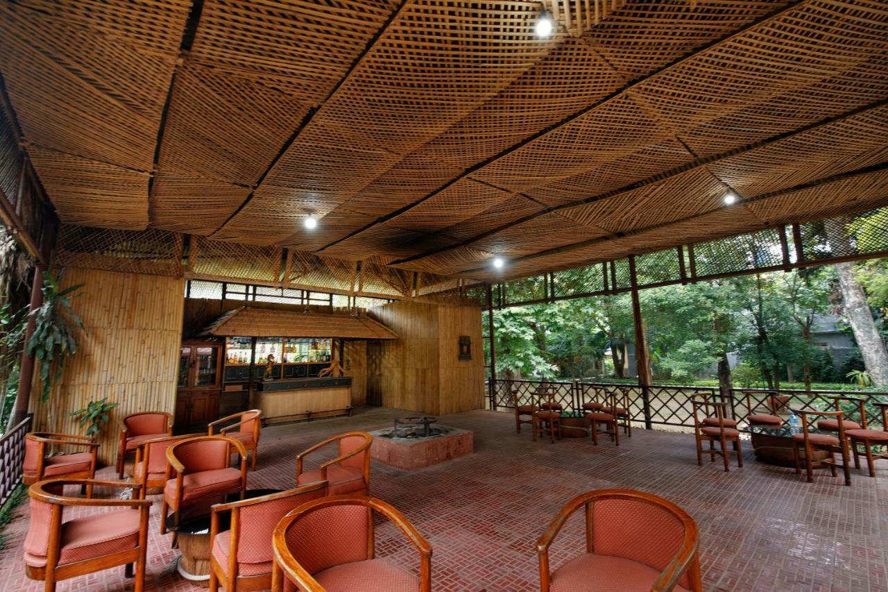 Chitwan Paradise Hotel Саураха Екстер'єр фото