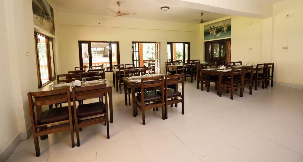 Chitwan Paradise Hotel Саураха Екстер'єр фото