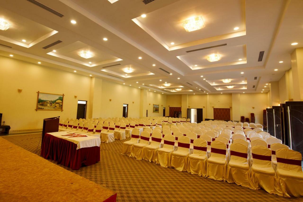 Chitwan Paradise Hotel Саураха Екстер'єр фото